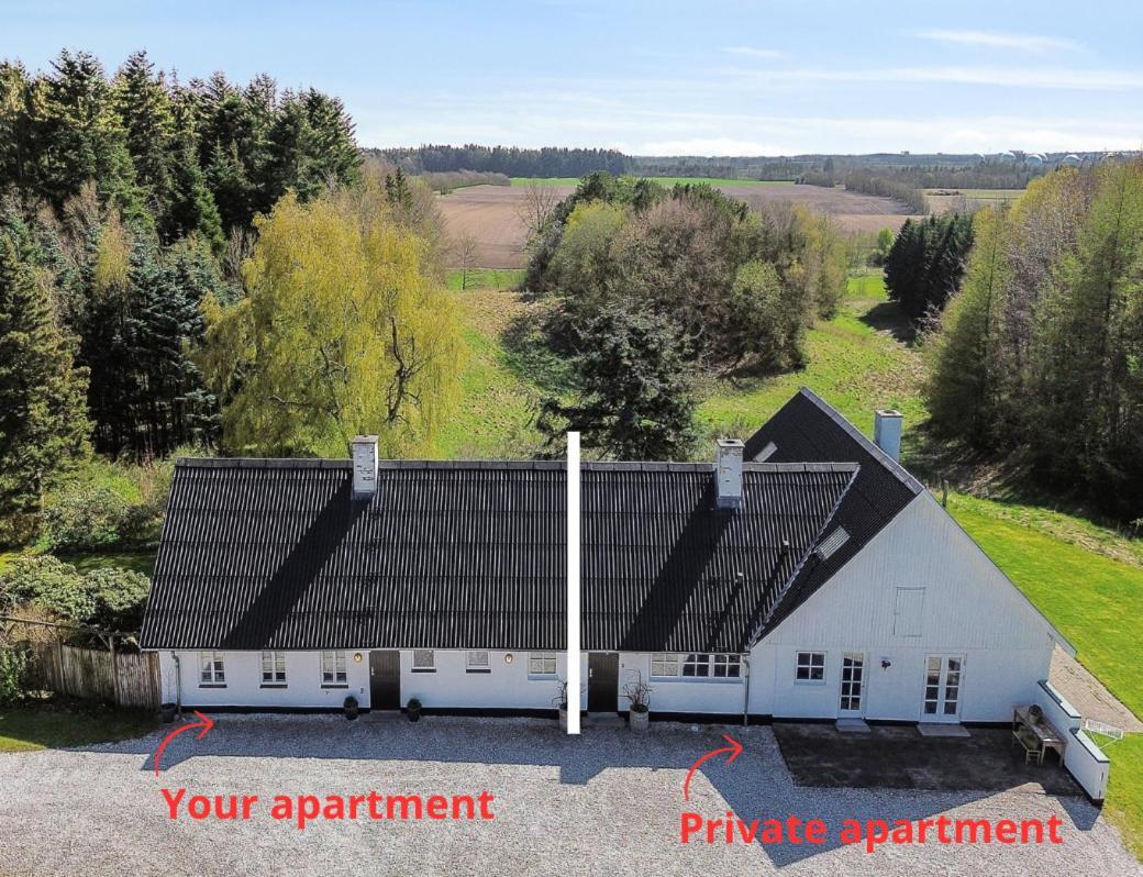 Bjergby Charmerende Lejlighed Pa Landet Med Privat Skov מראה חיצוני תמונה